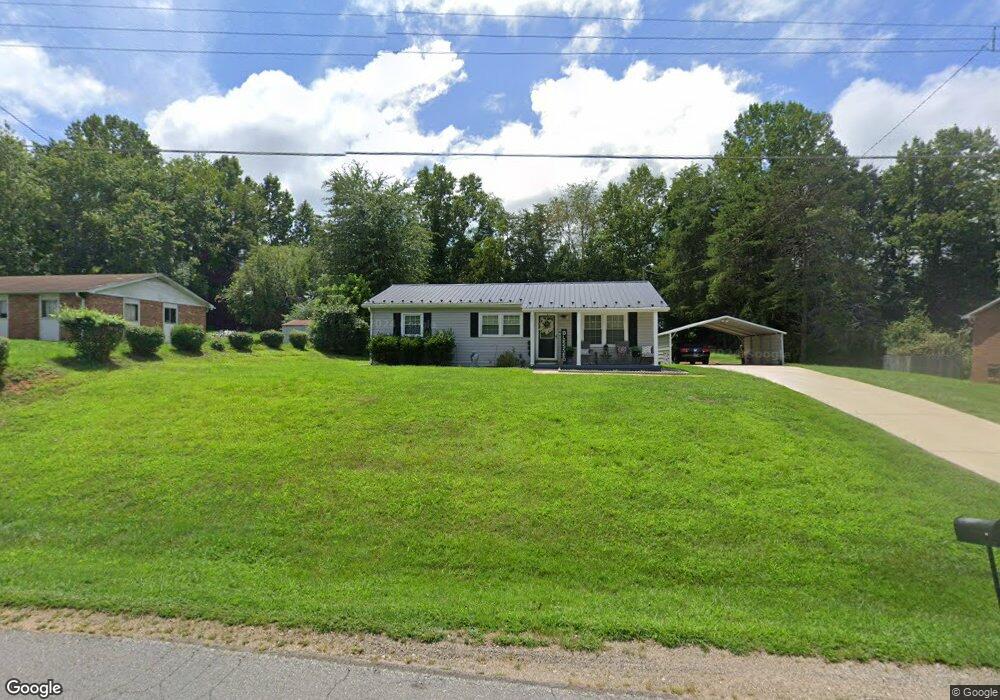 215 Robin Rd, Martinsville, VA 24112 - photo 1