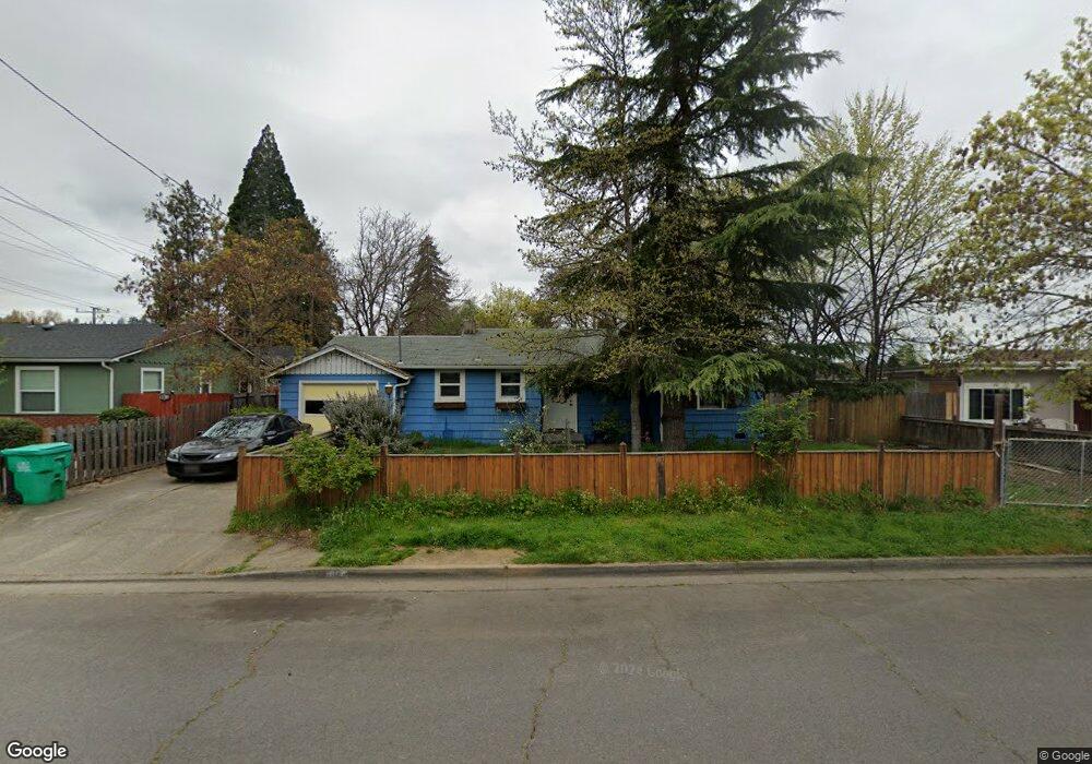 1690 Cloverlawn Dr, Grants Pass, OR 97527 - photo 1