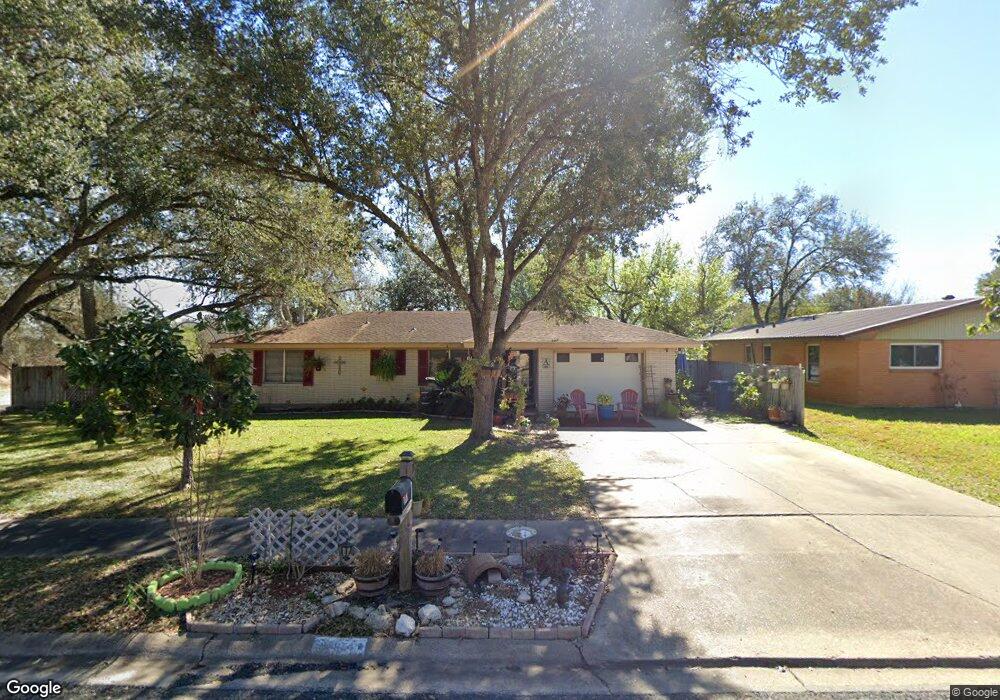 1414 Oriole Ln, Beeville, TX 78102 - photo 1