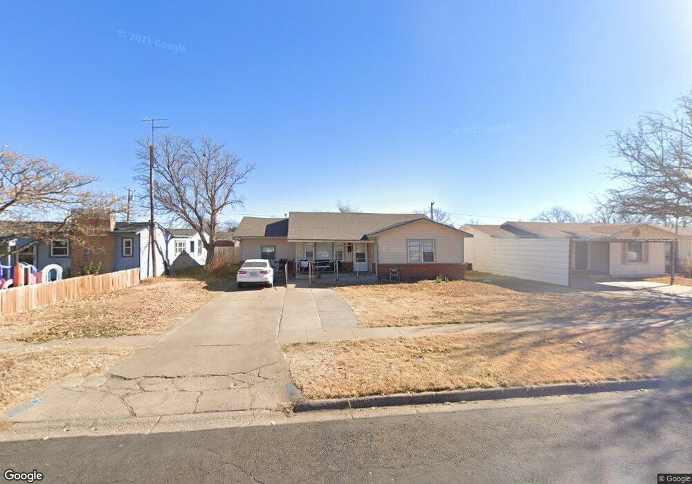 300 Juanita St, Plainview, TX 79072 - photo 1