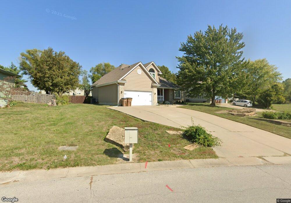 219 N Walker Dr, Raymore, MO 64083 - photo 1