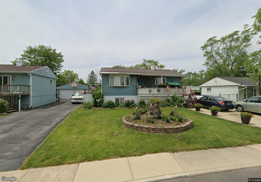 68 Sparrow Rd, Carpentersville, IL 60110 - photo 1