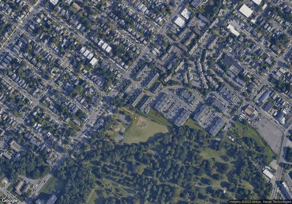 509 Evergreen Ct unit 509, New Brunswick, NJ 08901 - photo 1