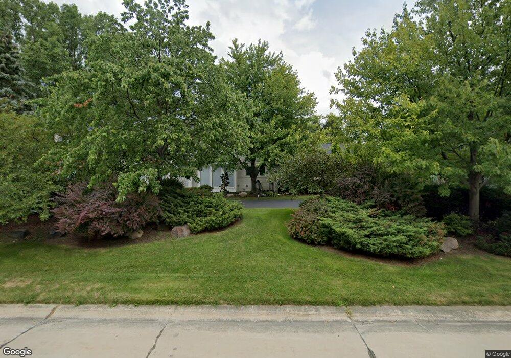 3819 Columbia Dr, Bloomfield Hills, MI 48302 - photo 1