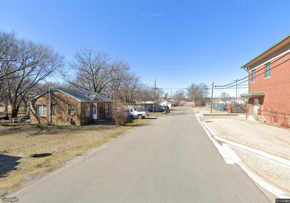 322 W Claremore St, Claremore, OK 74017 - photo 1