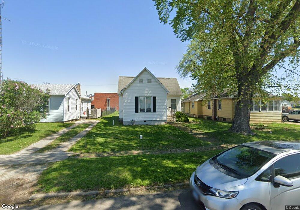 610 Clinton St, Lincoln, IL 62656 - photo 1