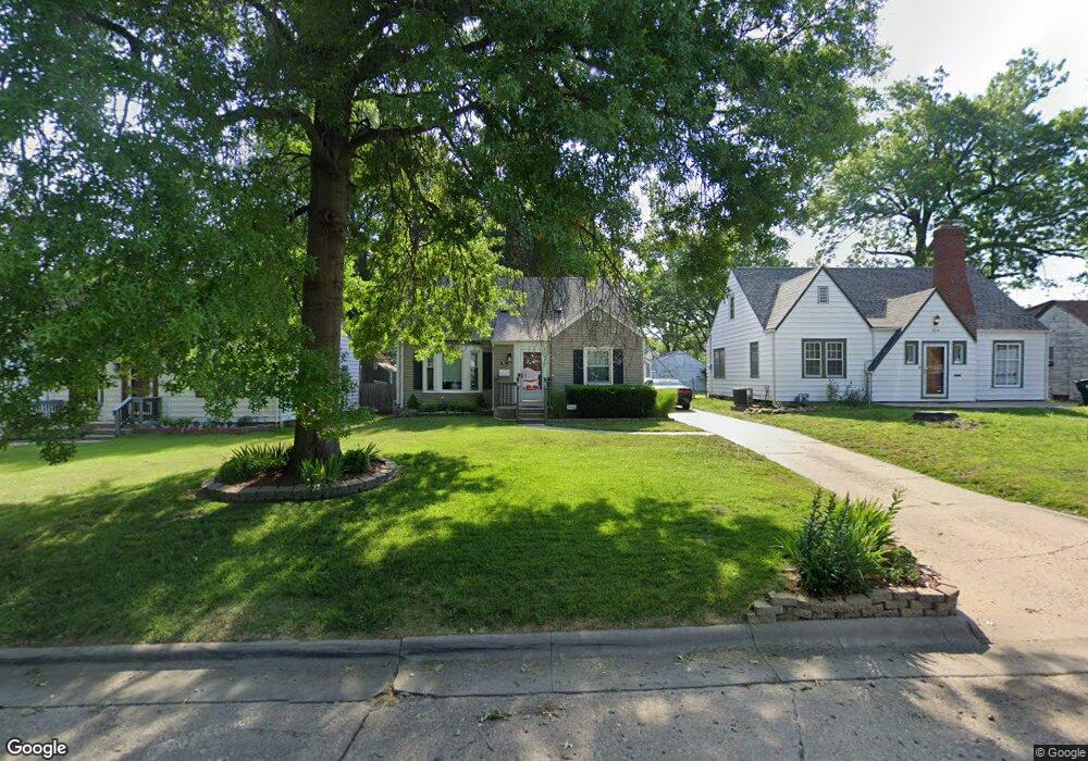 922 SW Wayne Ave, Topeka, KS 66606 - photo 1