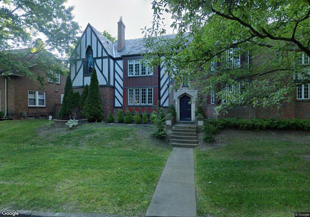 392 Rhoads Ave, Columbus, OH 43205 - photo 1