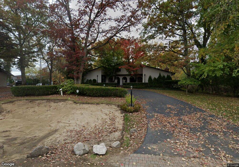 4252 Stoneleigh Rd, Bloomfield Hills, MI 48302 - photo 1