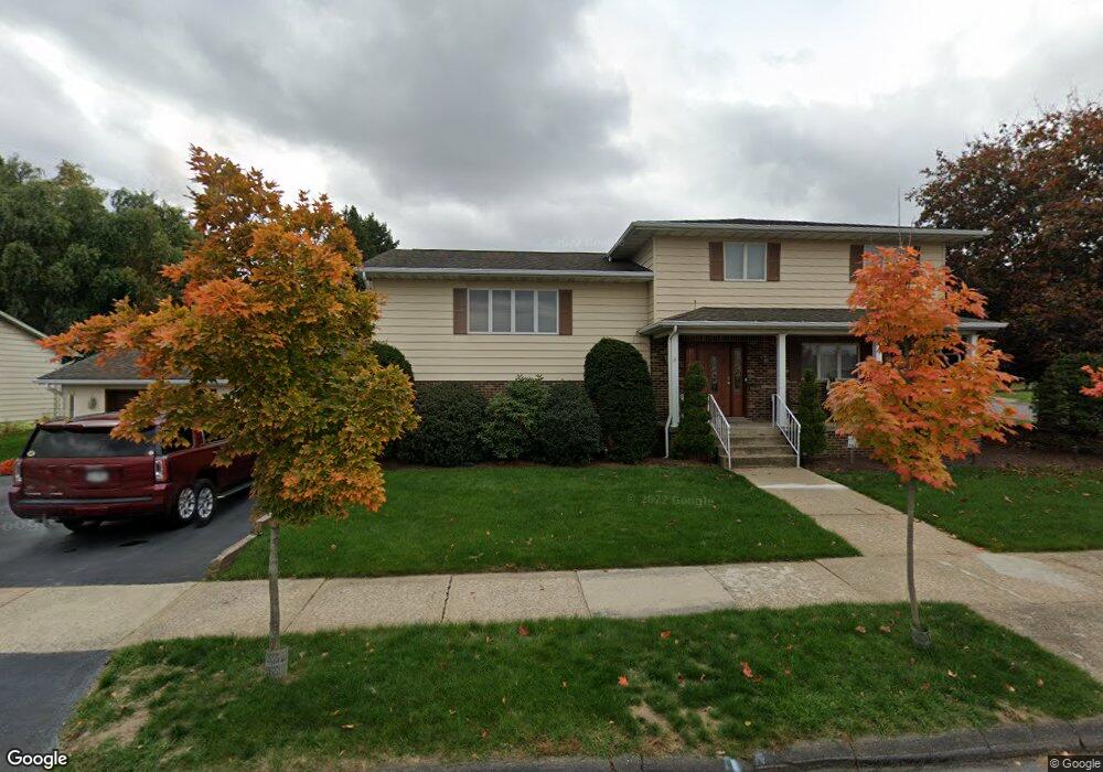 702 Shirley Ln, Dunmore, PA 18512 - photo 1