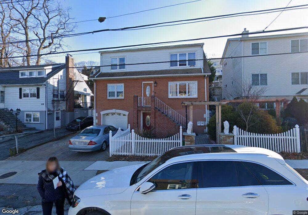 100 Clarendon Ave unit 2, Yonkers, NY 10701 - photo 1