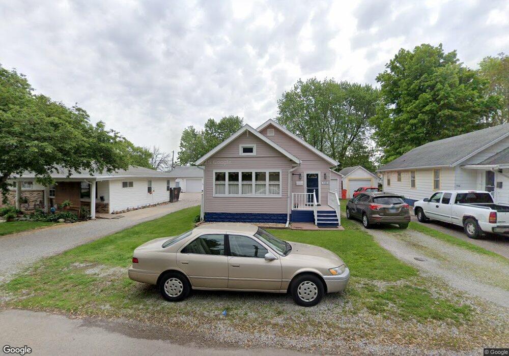 720 N 29th St, Mattoon, IL 61938 - photo 1