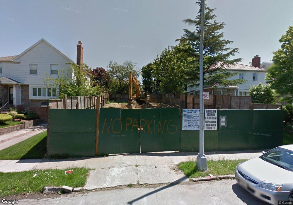 7215 136th St, Flushing, NY 11367 - photo 1