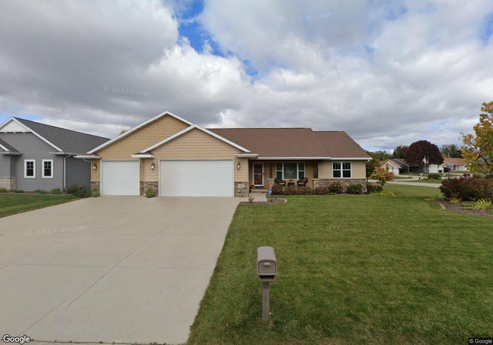 1460 W Westchester Ct, Appleton, WI 54914 - photo 1