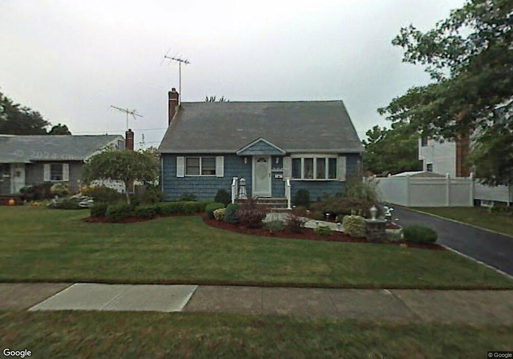 506 Arlington Dr, Seaford, NY 11783 - photo 1