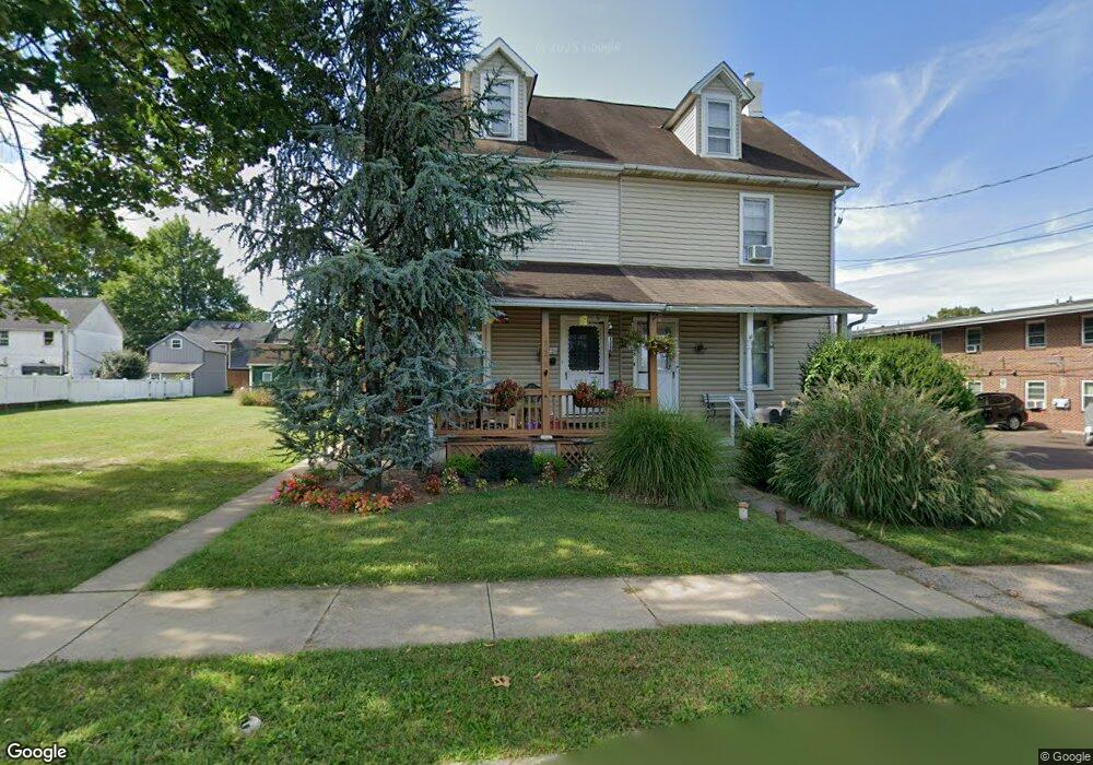728 W 4th St, Lansdale, PA 19446 - photo 1