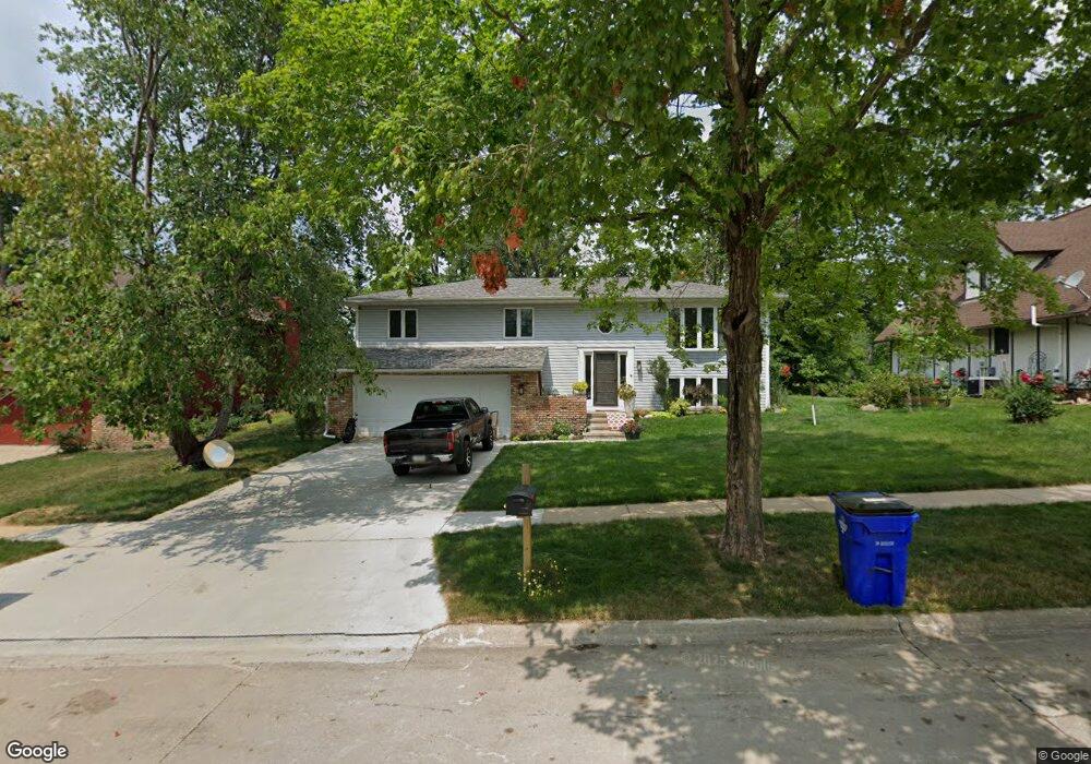 3131 Adirondack Dr NE, Cedar Rapids, IA 52402 - photo 1