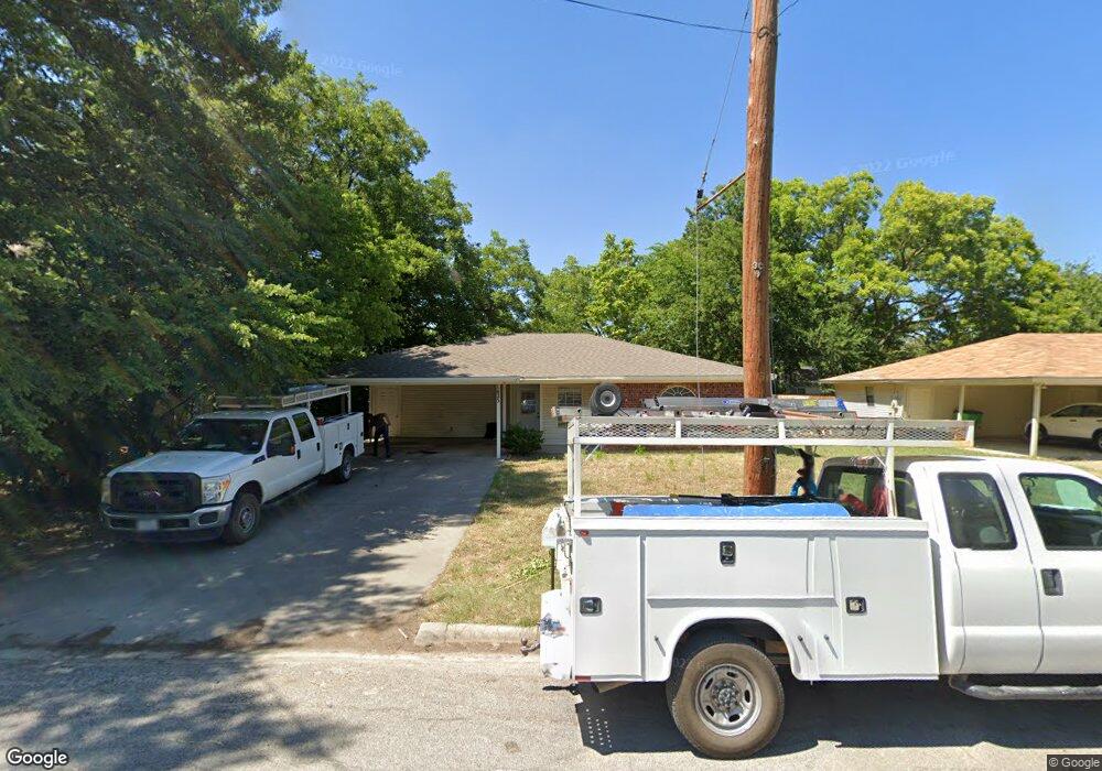 1425 Truelove St, Gainesville, TX 76240 - photo 1