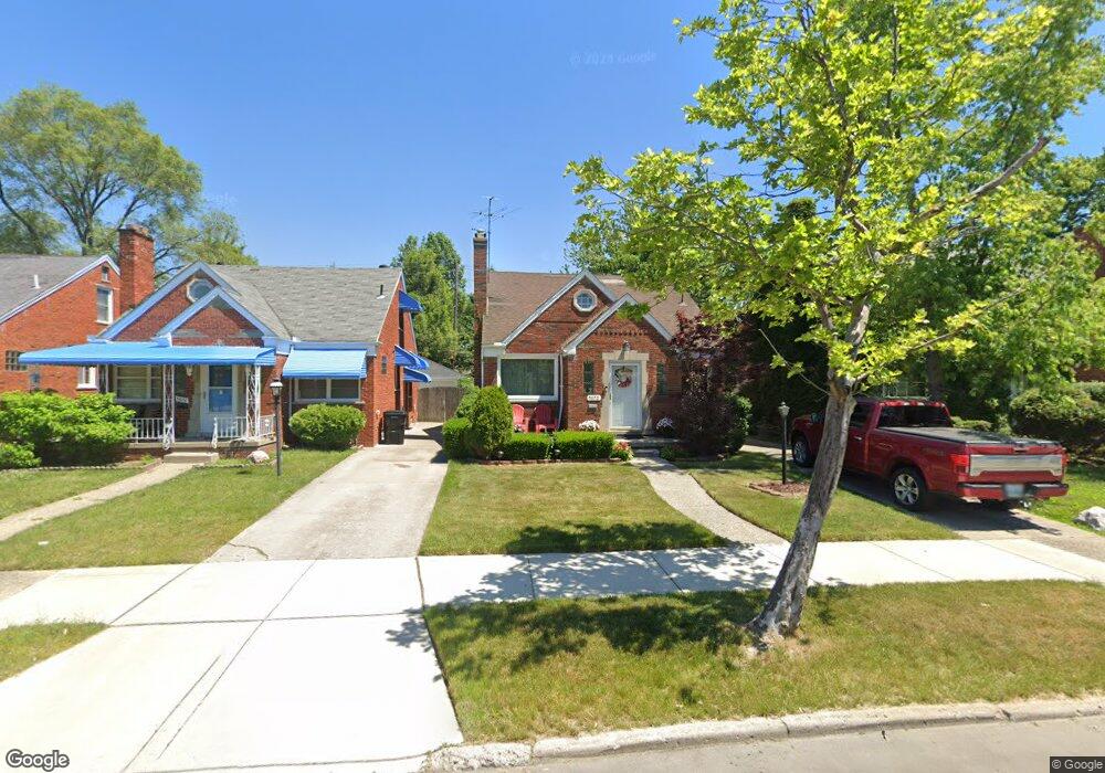 5670 Hillcrest St, Grosse Pointe, MI 48236 - photo 1