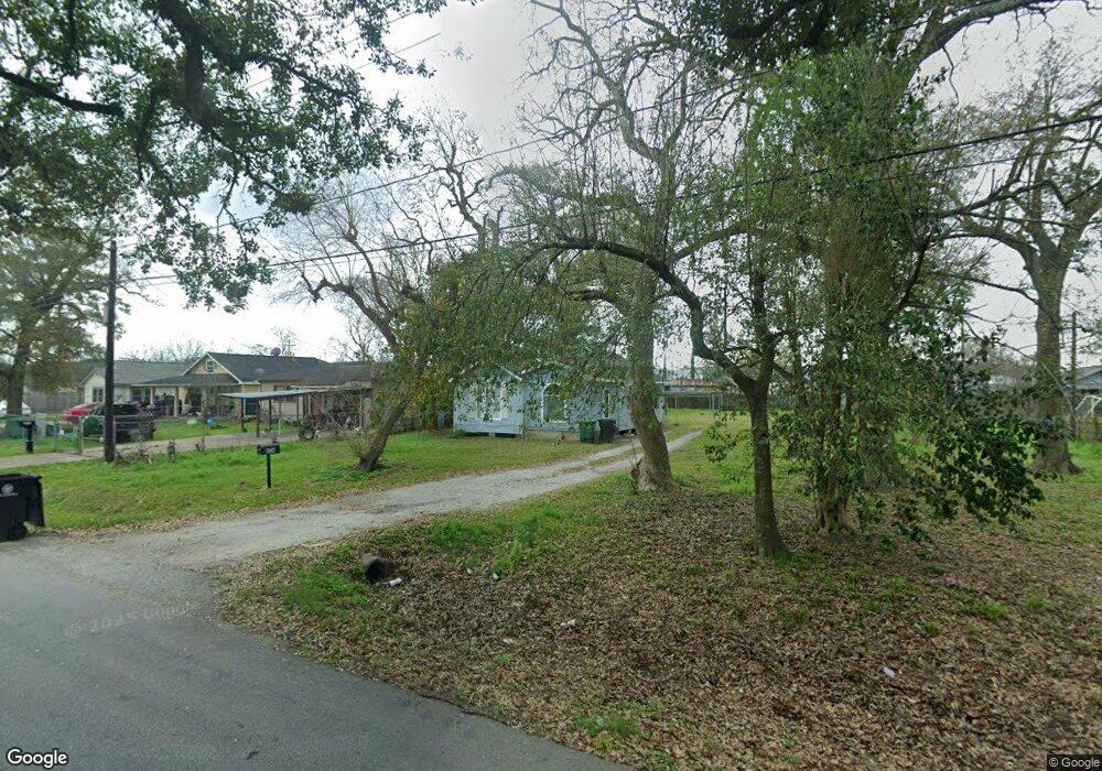 826 Duff Ln, Houston, TX 77022 - photo 1