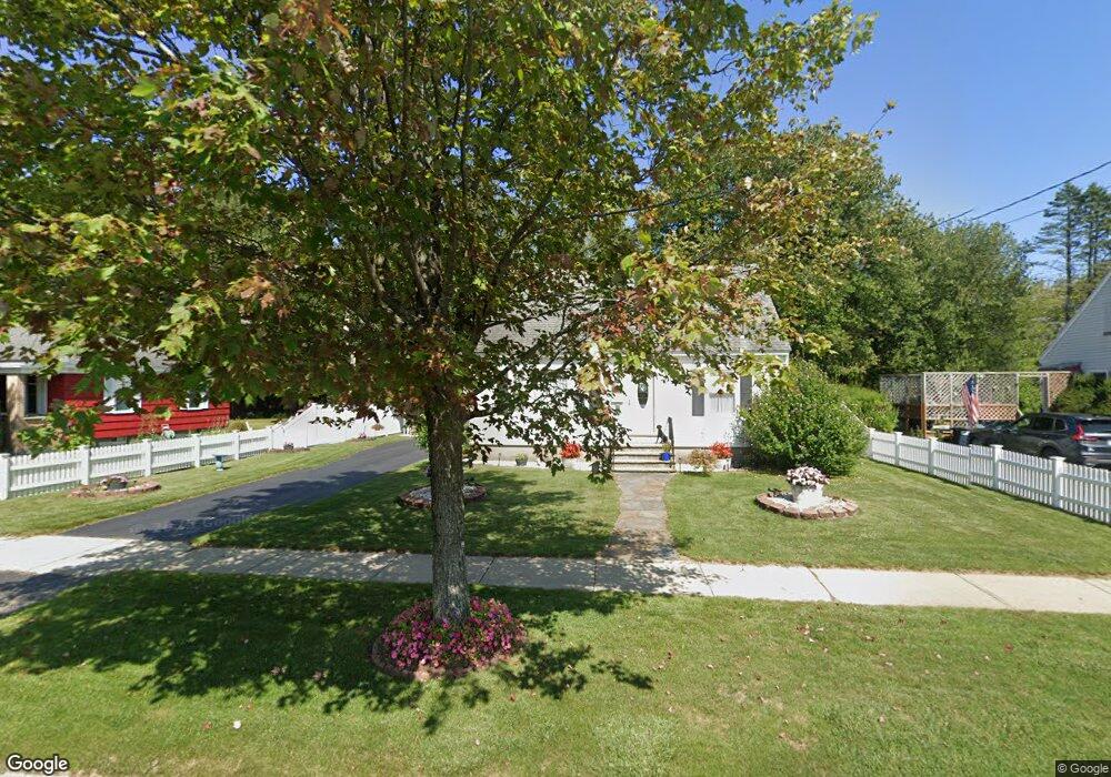 553 Elm St, Pittsfield, MA 01201 - photo 1