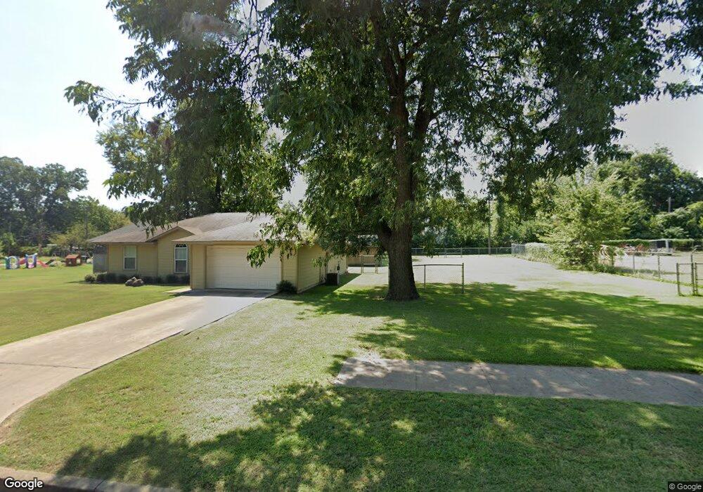 712 W Shepherd St, Denison, TX 75020 - photo 1