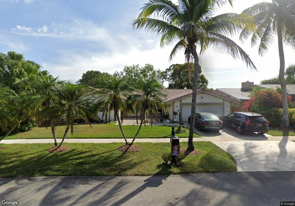 570 Royal Poinciana Ct, Weston, FL 33326 - photo 1