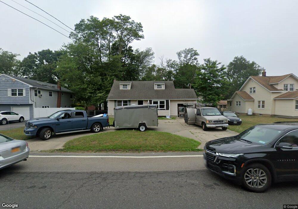 4 Coates Ave S, Holbrook, NY 11741 - photo 1