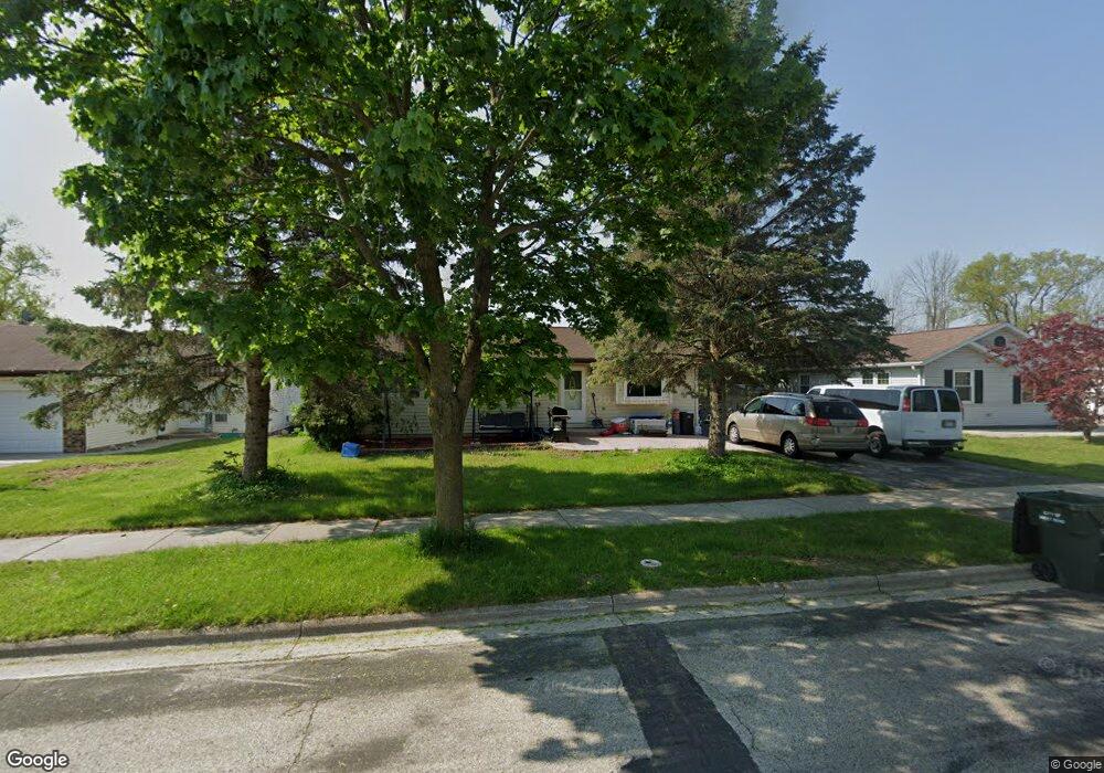 3307 Stanford Ln, West Bend, WI 53090 - photo 1