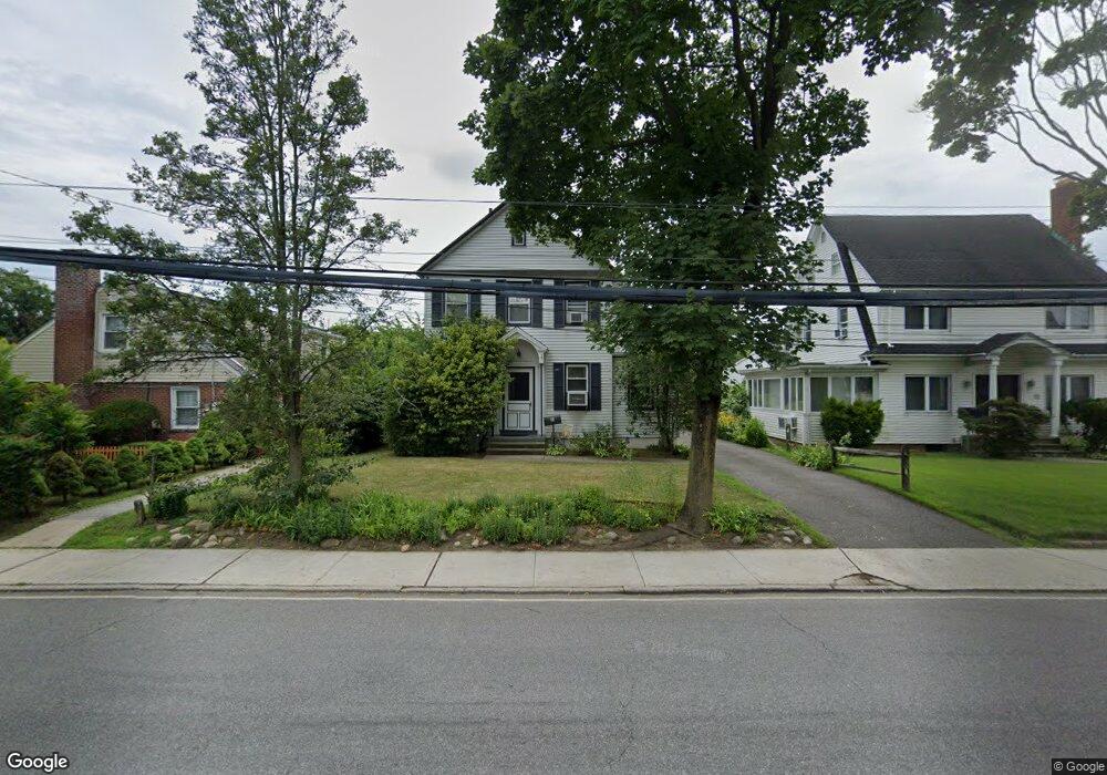 24 Hicks Ln, Great Neck, NY 11024 - photo 1