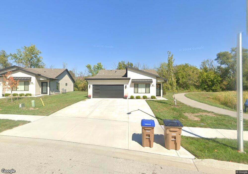 214 E Maplewood Ln, Raymore, MO 64083 - photo 1