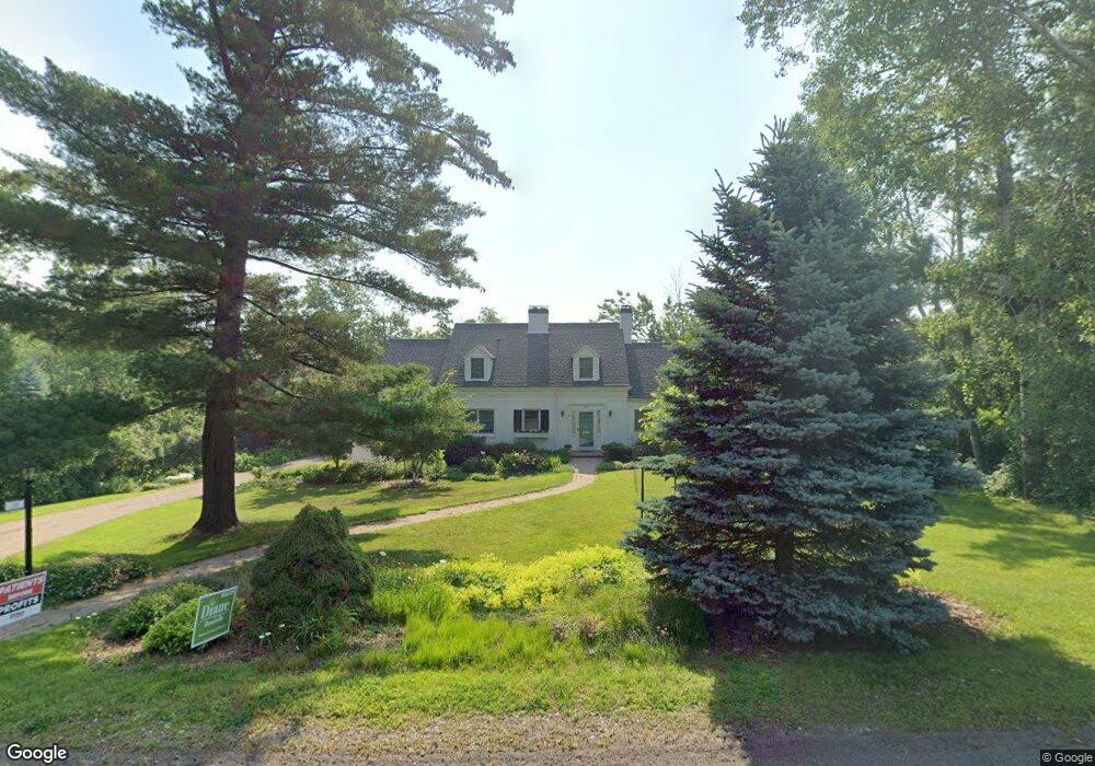 1818 Lakeview Dr, Duluth, MN 55803 - photo 1