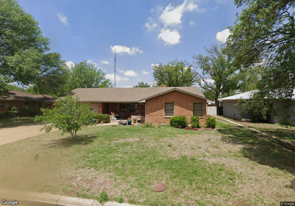 2306 W 12th St, Plainview, TX 79072 - photo 1