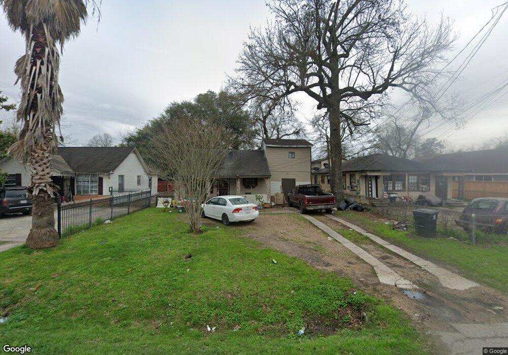 318 Plymouth St, Houston, TX 77022 - photo 1