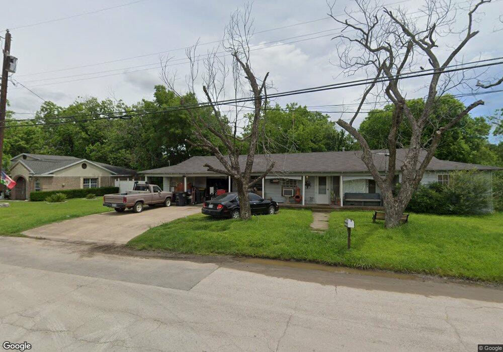 1402 N Brazos Ave, Cleburne, TX 76031 - photo 1
