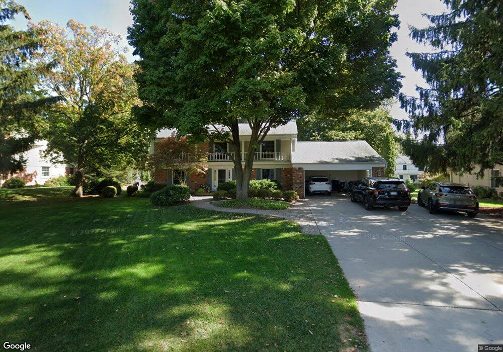 3231 E Breckenridge Ln, Bloomfield Hills, MI 48301 - photo 1