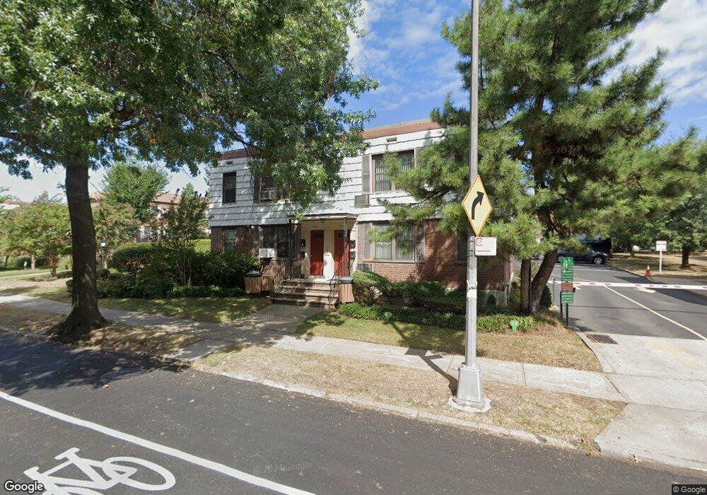 7083 Park Dr E unit B, Flushing, NY 11367 - photo 1