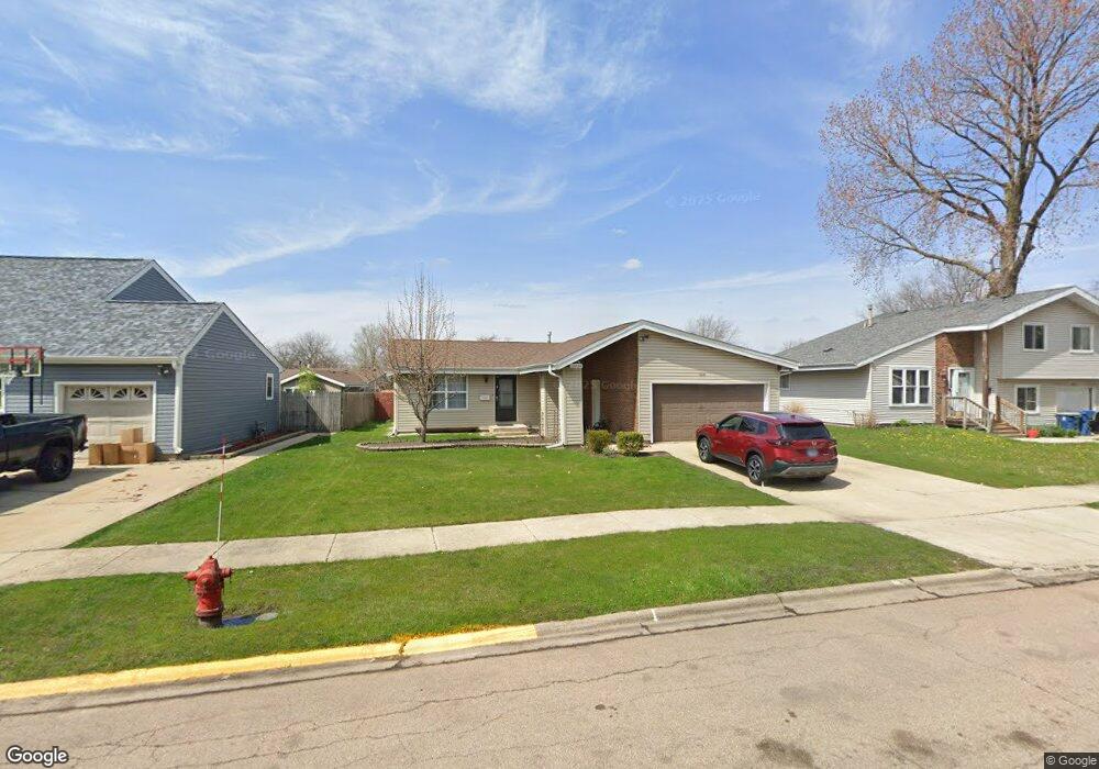 1919 Ashwood Ln, Aurora, IL 60506 - photo 1