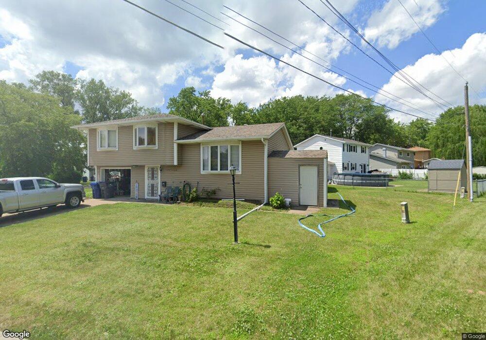 1306 Parkway Dr, Bettendorf, IA 52722 - photo 1