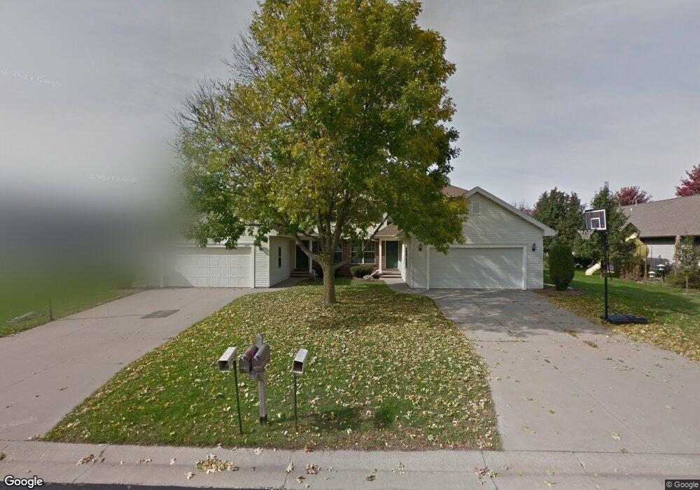 1642 W Roselawn Dr, Appleton, WI 54914 - photo 1