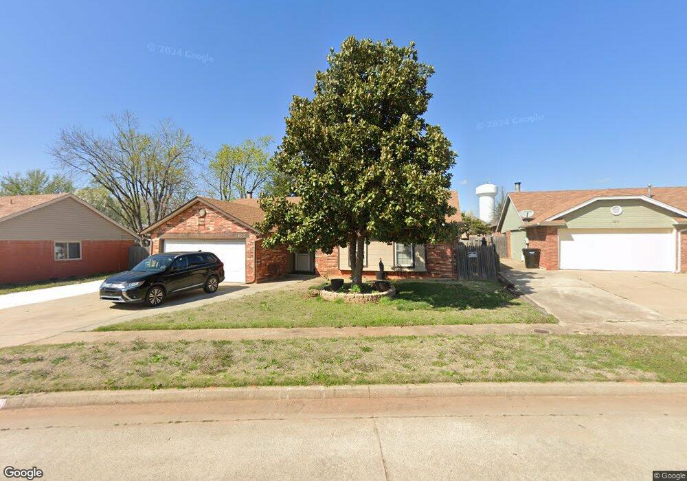 1605 NE 8th St, Moore, OK 73160 - photo 1
