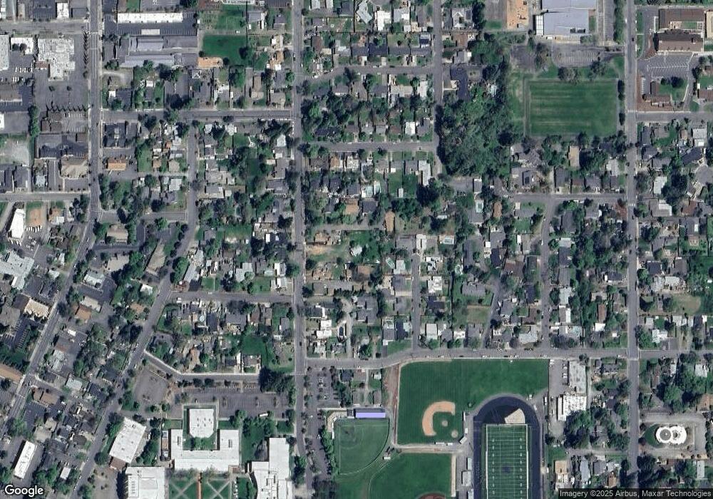 935 NE 9th St, Grants Pass, OR 97526 - photo 1