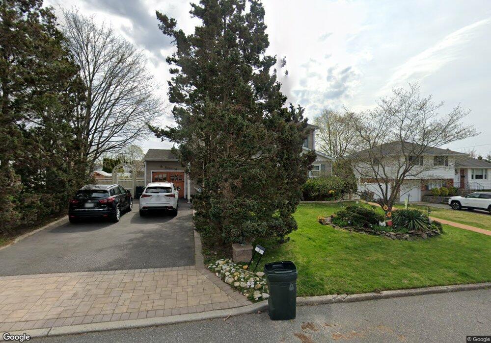 5 Gaymor Ln, ComMacK, NY 11725 - photo 1