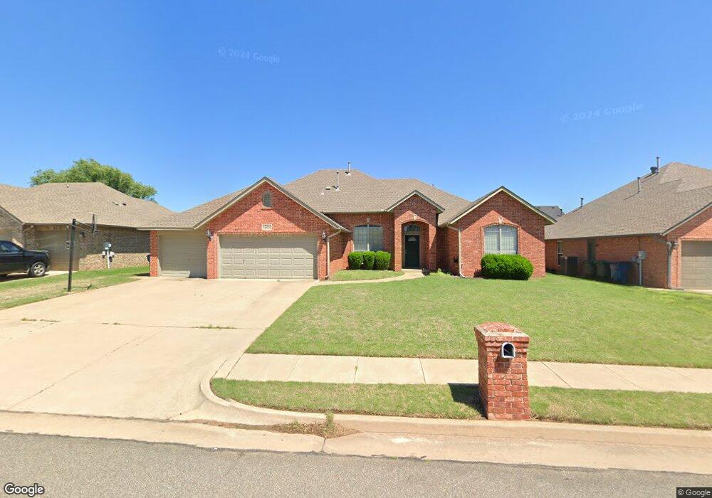 1904 Lancaster Dr, Edmond, OK 73012 - photo 1