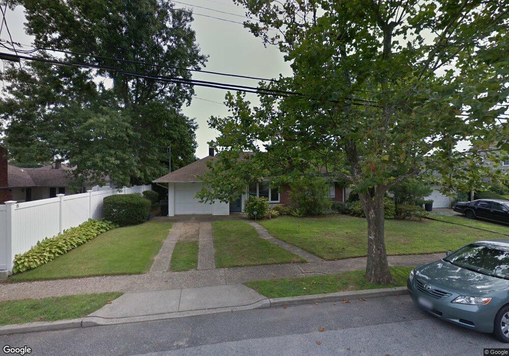 554 Surrey Place, Oceanside, NY 11572 - photo 1