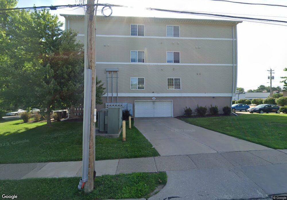 1937 Washington St unit 3, Davenport, IA 52804 - photo 1