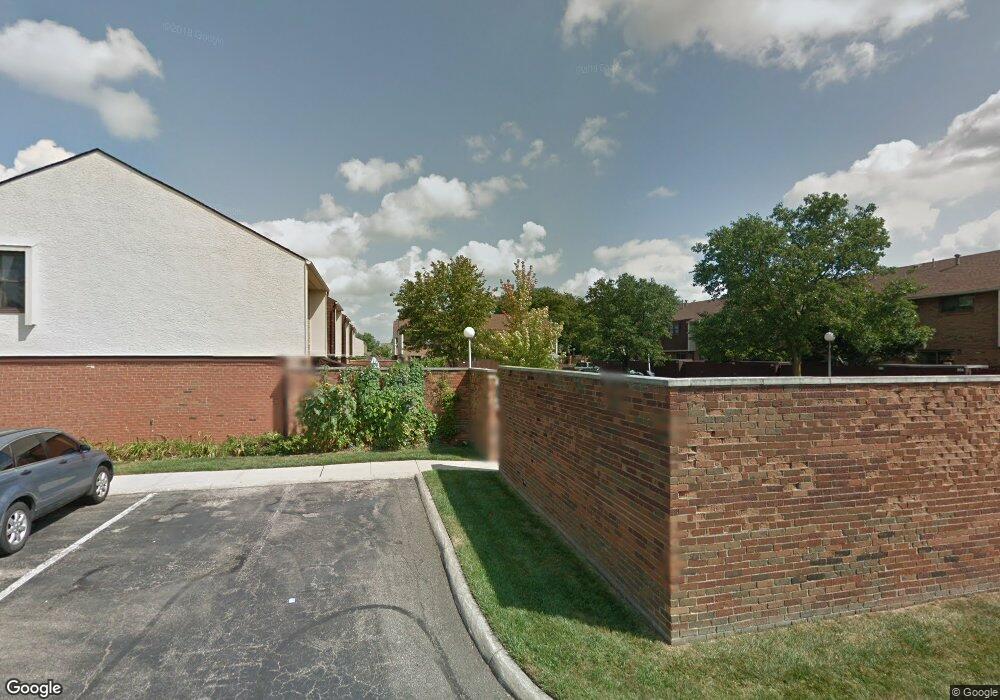 1882 Willoway Cir S, Columbus, OH 43220 - photo 1