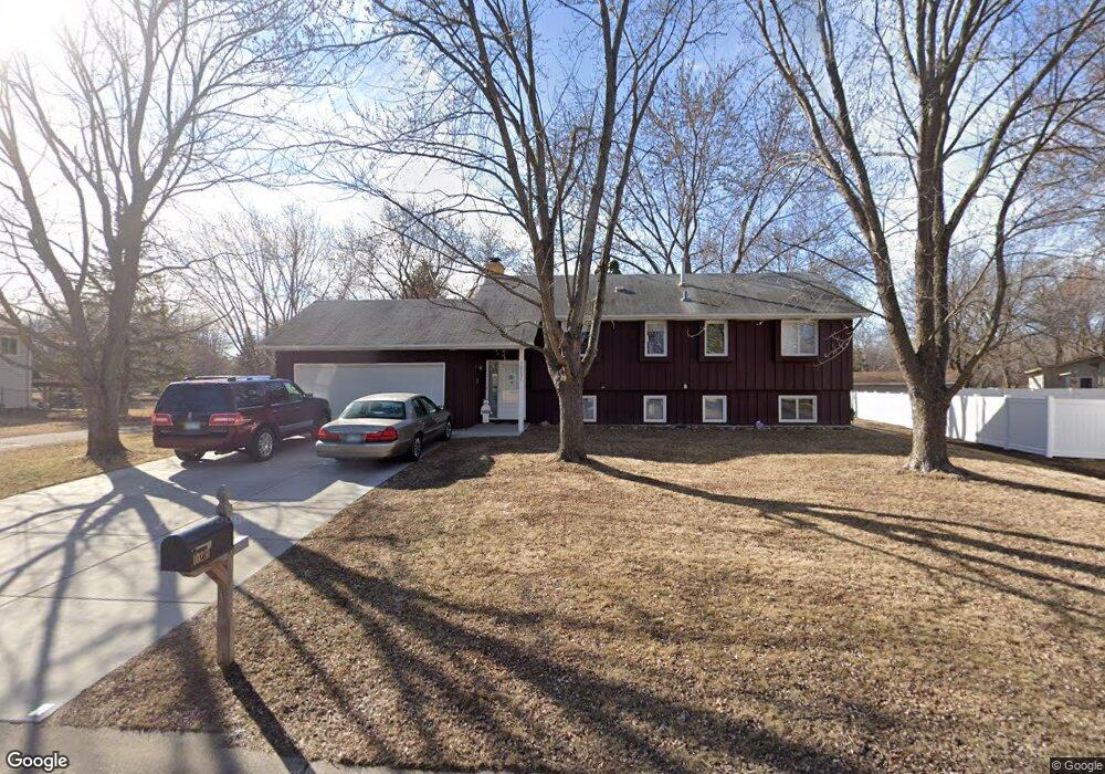 10231 Yorktown Ln N, Maple Grove, MN 55369 - photo 1