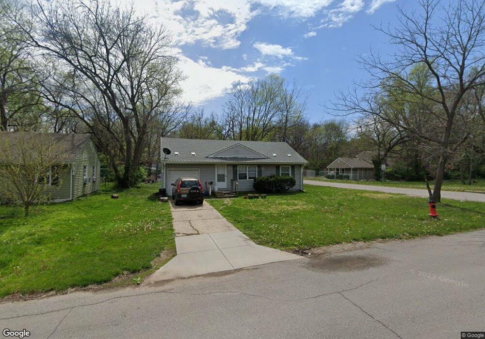 3201 E 69th St, Kansas City, MO 64132 - photo 1