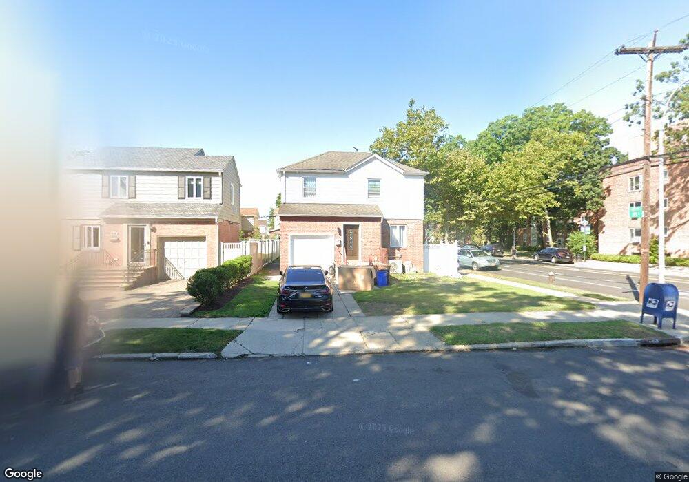 7304 193rd St, Fresh Meadows, NY 11366 - photo 1